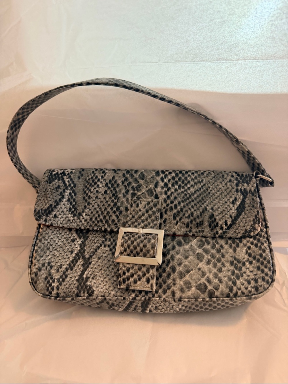 90’s Style Snake-Print Shoulder Bag in Gray with Buckle